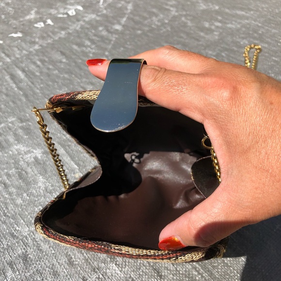 Handmade hand bag with gold tone chain - Picture 6 of 8